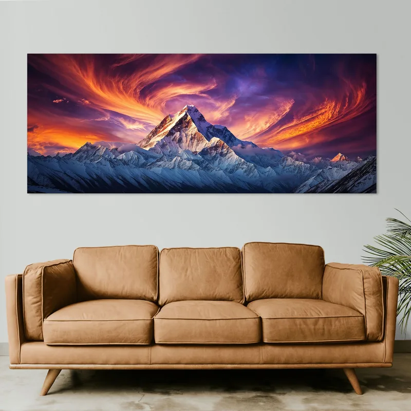 Quadro Montagne Maestosa Montagna Innevata Al Tramonto Con Cielo Drammatico E Nuvole Vivaci